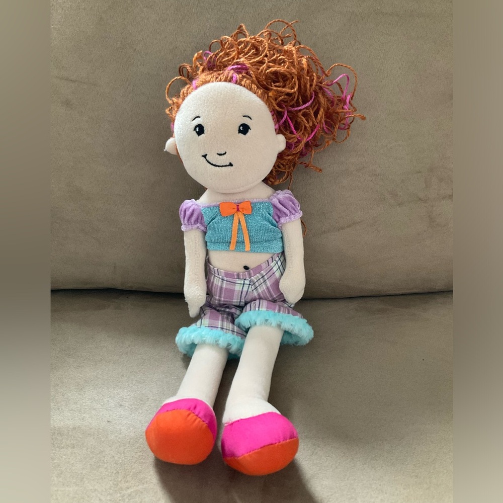 Selia Poseable Manhattan Groovy Girls Plush Doll